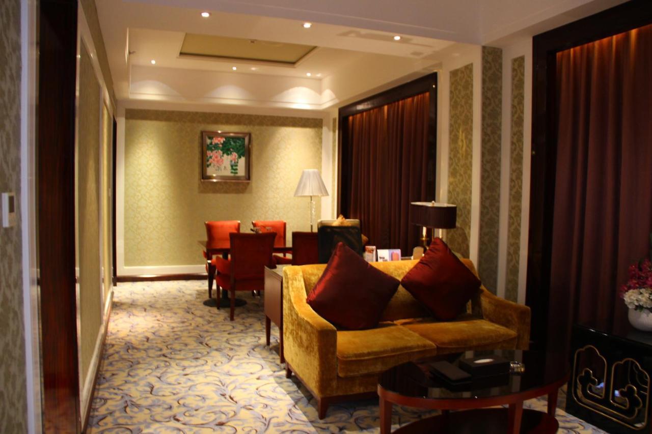 Wyndham Grand Plaza Royale Palace Chengdu Exterior photo