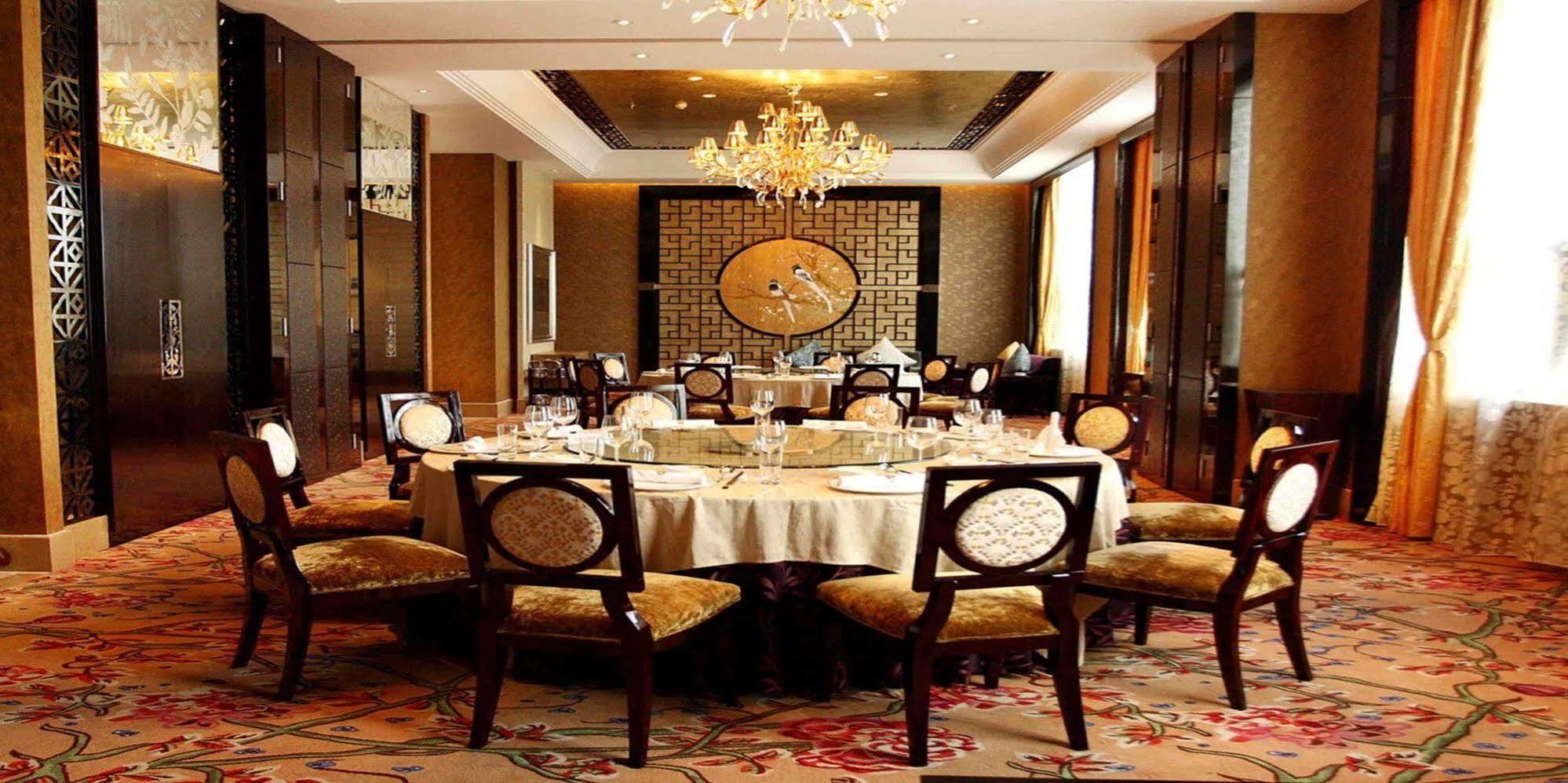 Wyndham Grand Plaza Royale Palace Chengdu Exterior photo