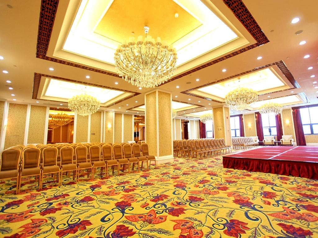 Wyndham Grand Plaza Royale Palace Chengdu Exterior photo
